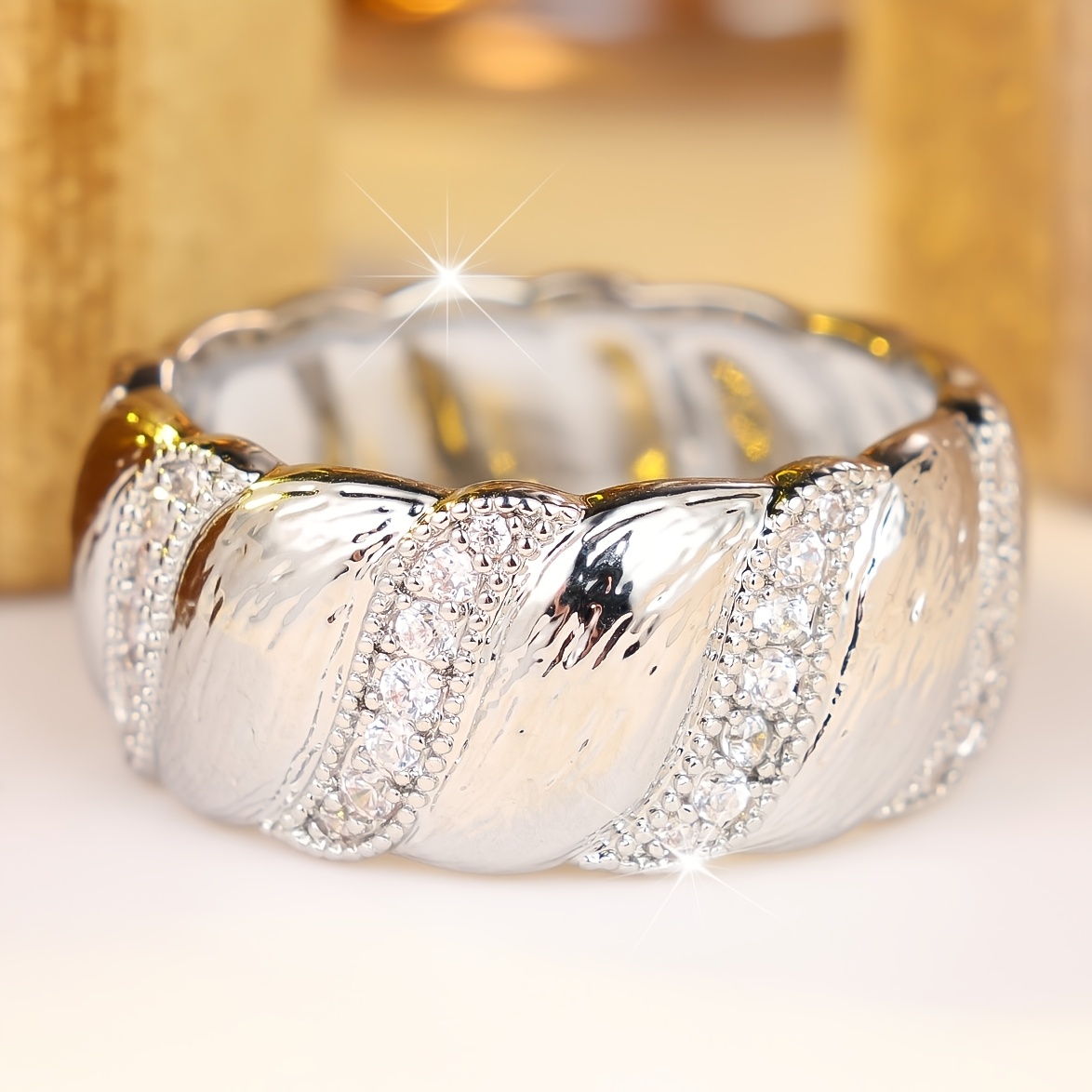 Women's Elegant Round White Zirconia Inlay Ring